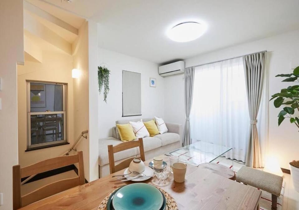 Living room, Seating area, Dining area, air conditioner