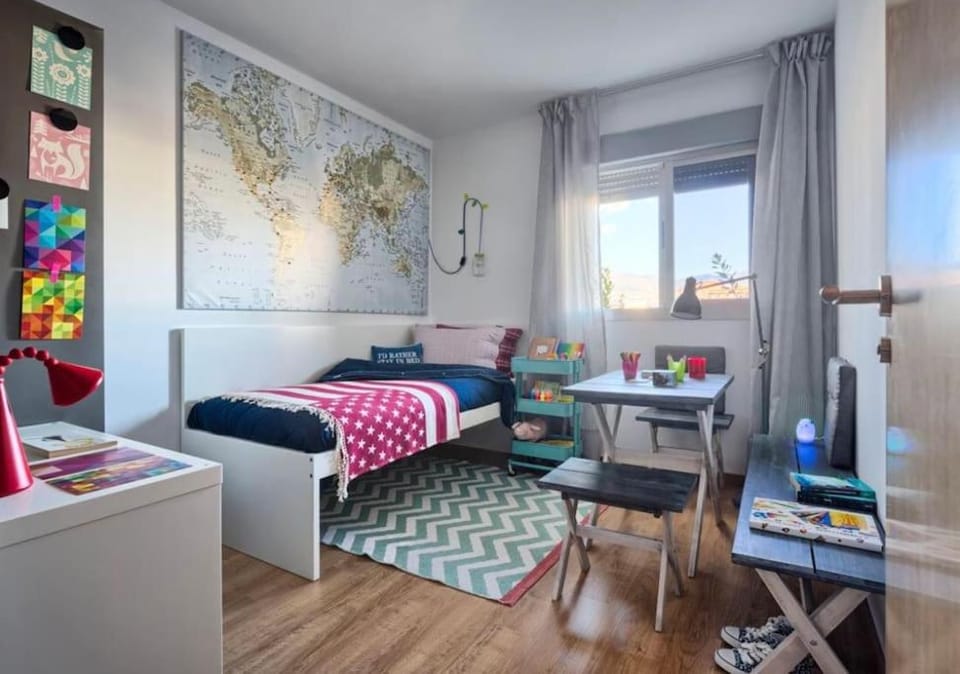 2 BEDROOMS NEXT TO THE BEACH&MIRAMAR SHOPPING CENTER-SWIMMING POOL-PARKINg Apartment in Fuengirola