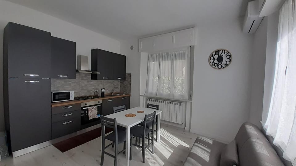 Kitchen or kitchenette, Living room, Seating area, Dining area, dishwasher, oven, stove