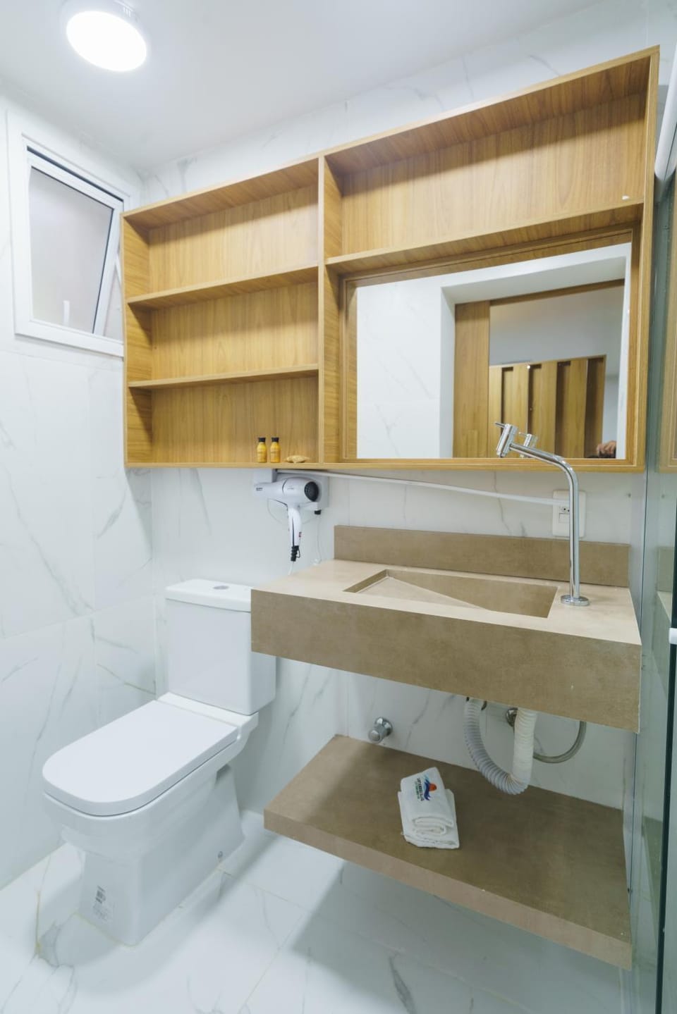 Toilet, Bathroom, towels