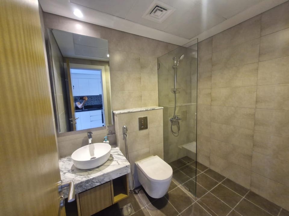 Shower, Toilet, Bathroom, towels