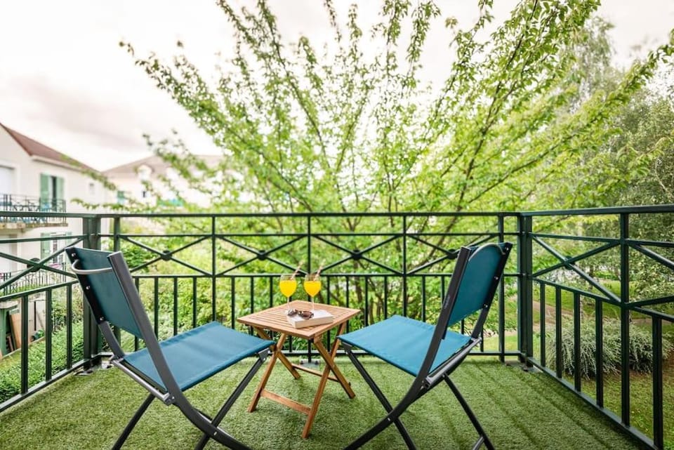 View (from property/room), Balcony/Terrace, Garden view