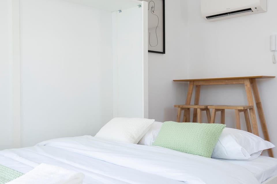 Bed, Photo of the whole room, Bedroom, air conditioner