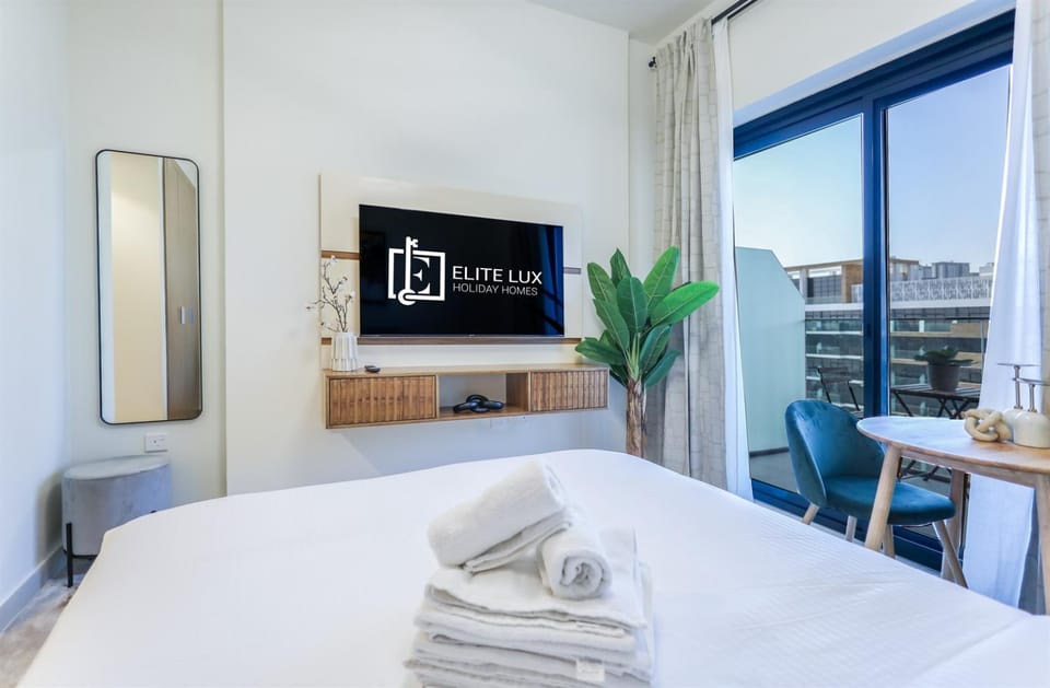 Elite LUX Holiday Homes - Contemporary Comfort Studio in Azizi Riviera Apartment in Dubai