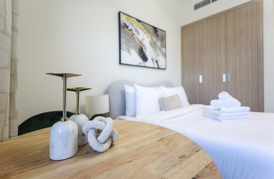 Elite LUX Holiday Homes - Contemporary Comfort Studio in Azizi Riviera Apartment in Dubai