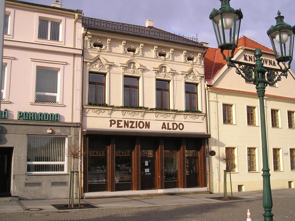 Facade/entrance