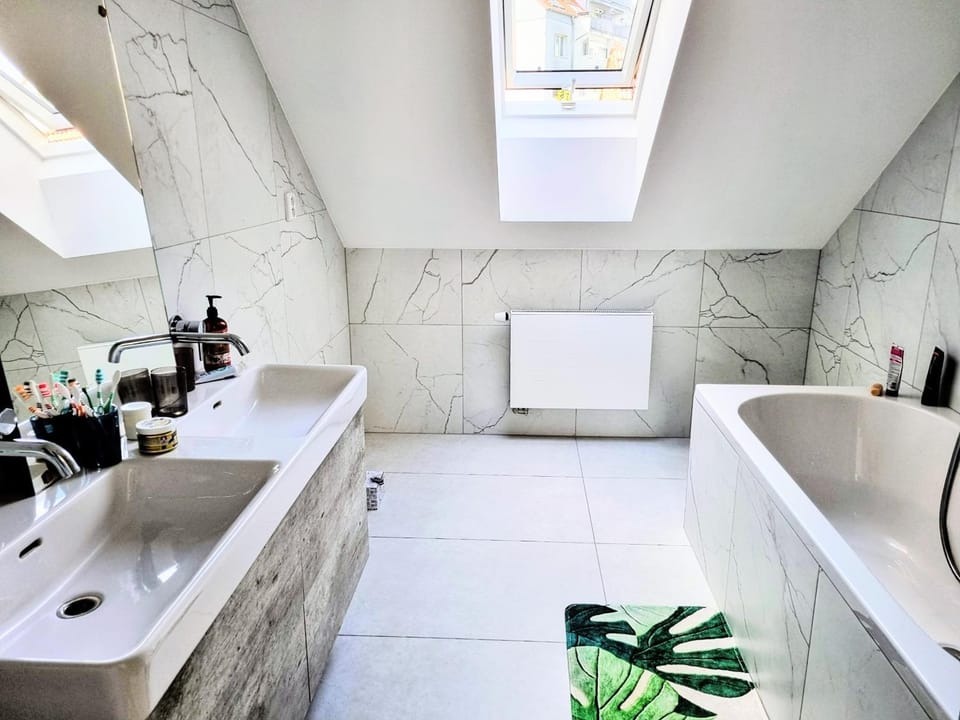 Bathroom, Bath