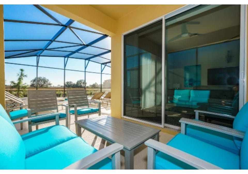 Patio, Day, Balcony/Terrace, Seating area