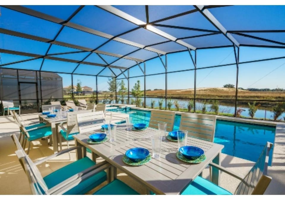 Patio, Day, Balcony/Terrace, Seating area, Swimming pool, sunbed