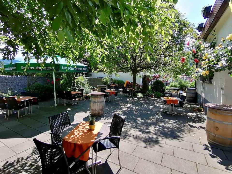 Patio, Restaurant/places to eat, Restaurant/places to eat, Garden