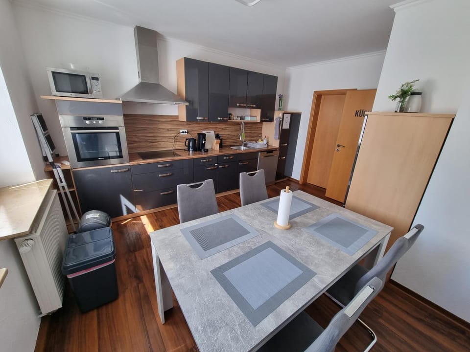 Kitchen or kitchenette, Dining area, dishwasher, oven, stove, toaster