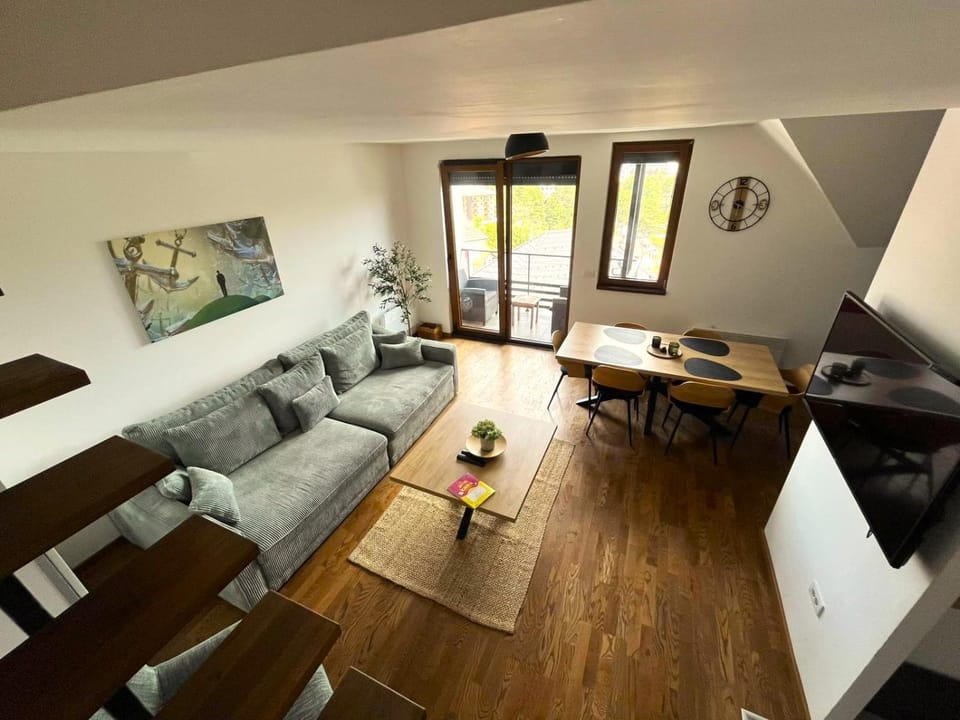 TV and multimedia, Living room, Dining area