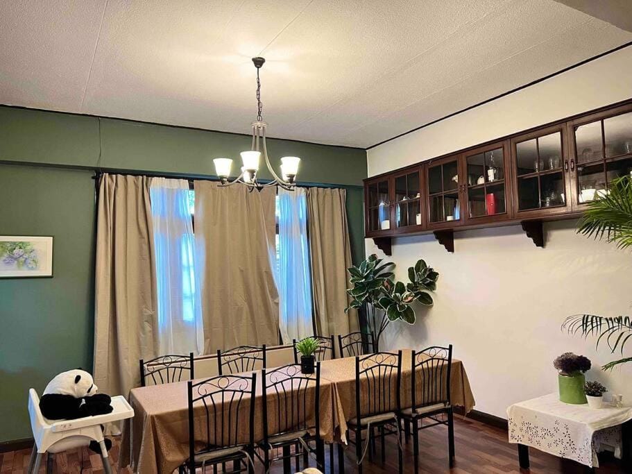 5BR House BTSNana Nanaplaza City center MBK Center world Villa in Bangkok