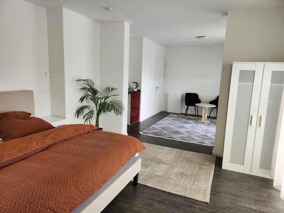 TheLabel Residences Frankfurt - OFFICE STUDIO Private WC, Shared Bathroom Apartment in Rhineland-Palatinate