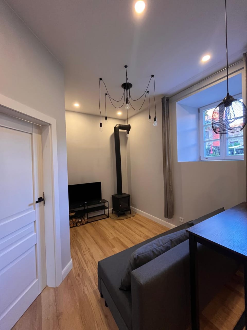 TV and multimedia, Living room, Seating area, Evening entertainment
