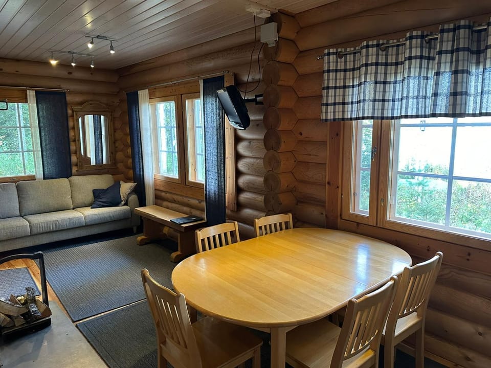 Seating area, Dining area
