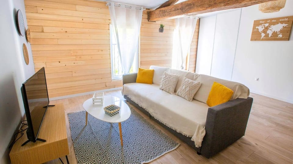 Communal lounge/ TV room, TV and multimedia, Living room, Seating area