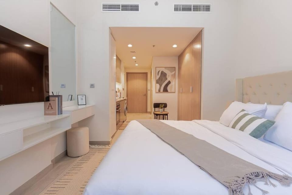 150Mbps WiFi · Pool · Studio Riviera Apartment in Dubai