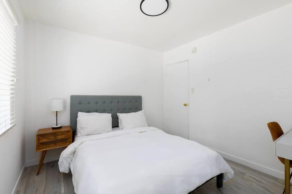 Sunny 1 Bedroom in the Heart of Venice Beach - #1 Apartment in Venice Beach
