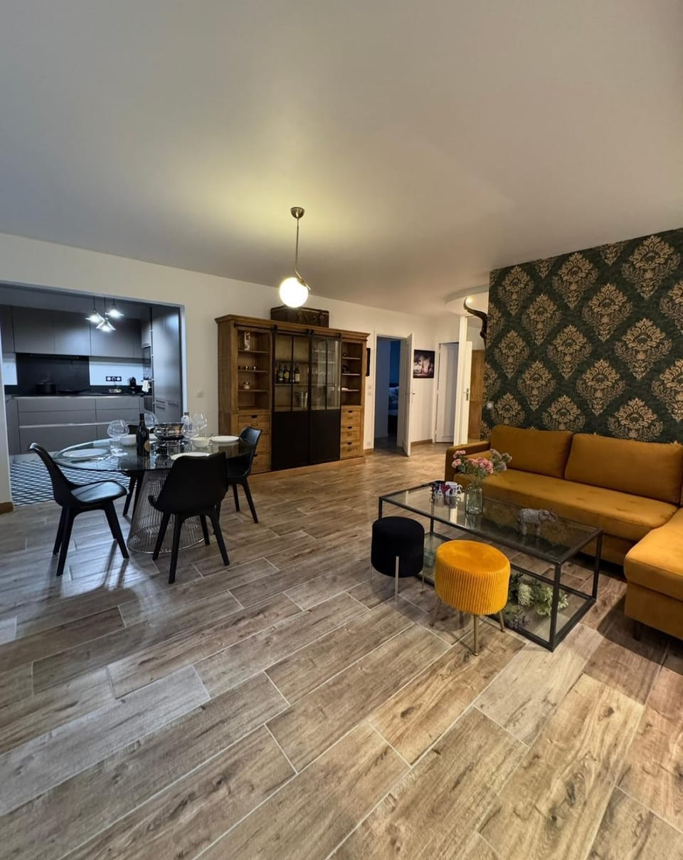 Communal lounge/ TV room, Living room, Seating area, Dining area