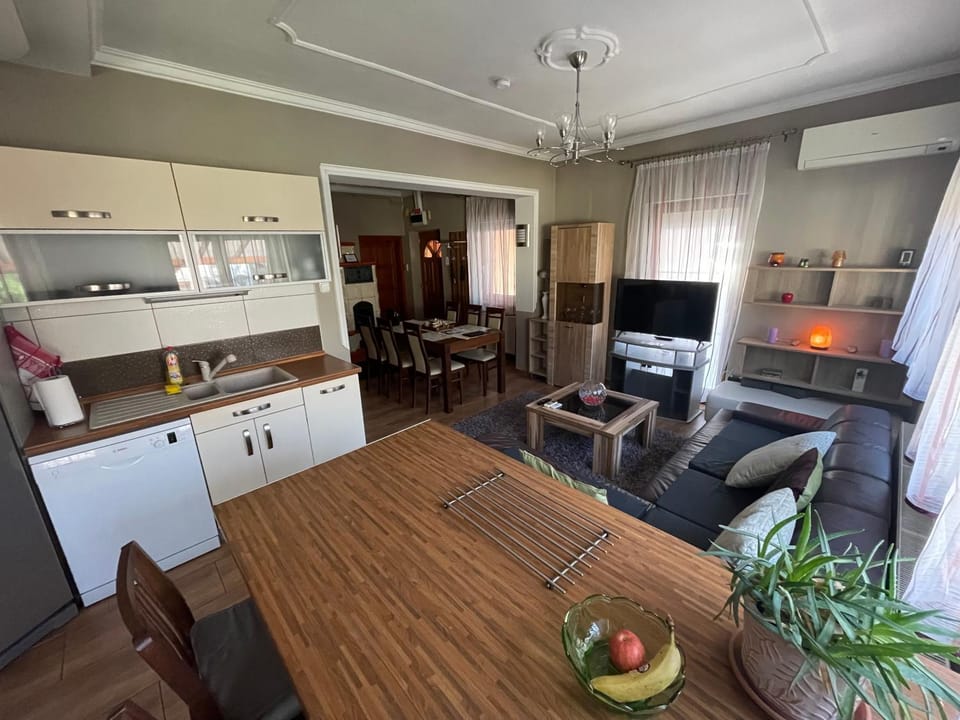 Living room, dishwasher