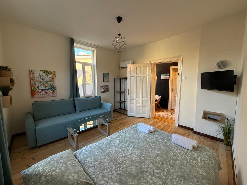 Уютна къща в сърцето на София Apartment in Sofia