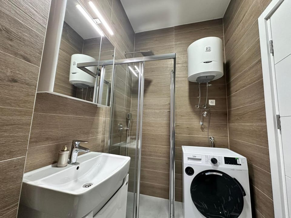 Shower, Toilet, Bathroom, washing machine