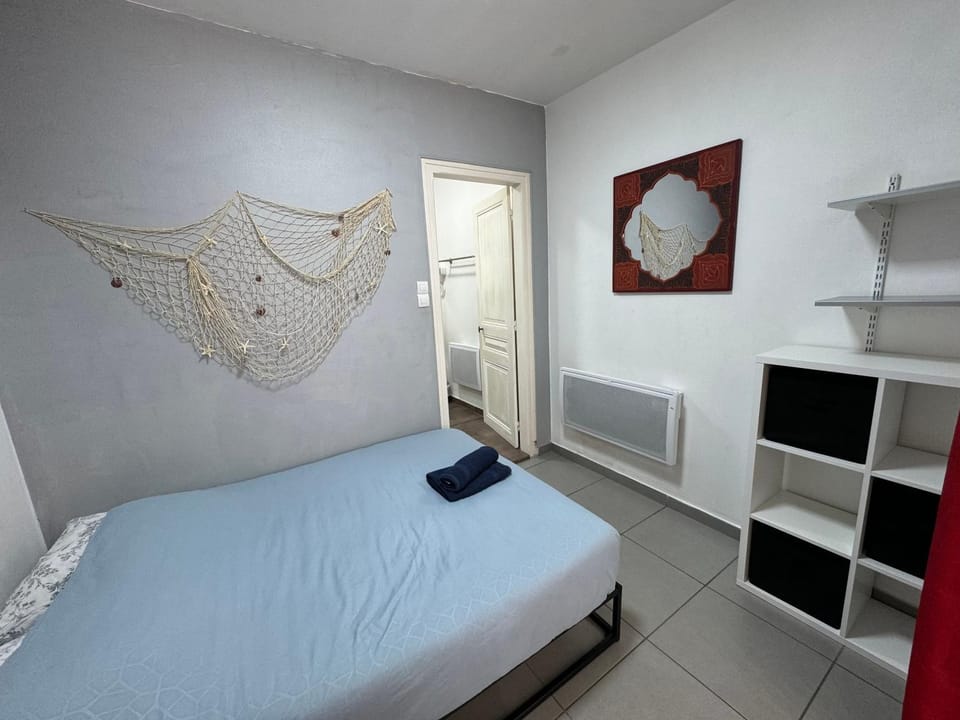 Bed, Photo of the whole room, Bedroom, wardrobe