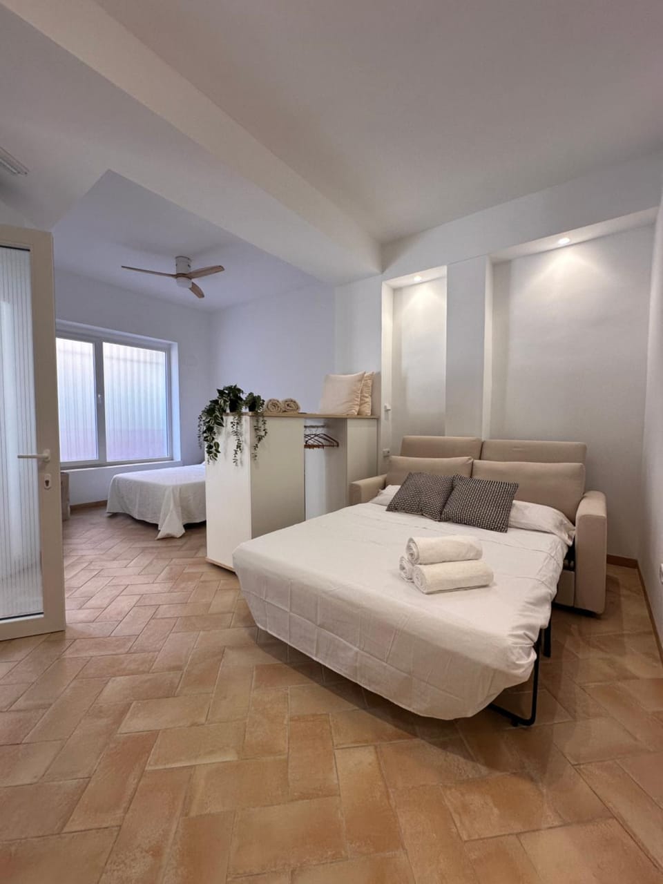 Photo of the whole room, Seating area