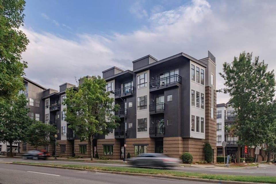 1 Bedroom Studio Townhouse in Uptown Charlotte Apartment in Charlotte