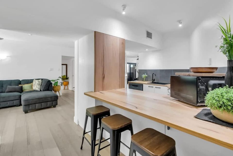 Kitchen or kitchenette, Living room