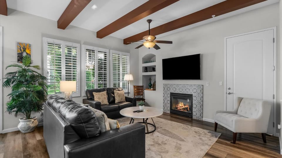 LV221 Luxurious Downstairs LV 2-Bed Lock-Off Apartment in Indian Wells
