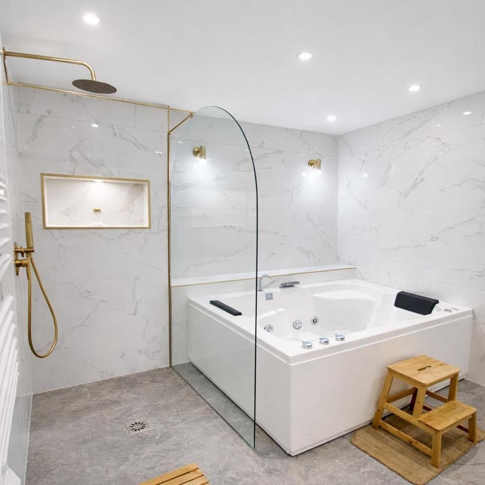 Shower, Hot Tub, Bathroom, Bath