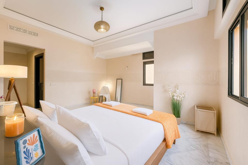 Photo of the whole room, Bedroom