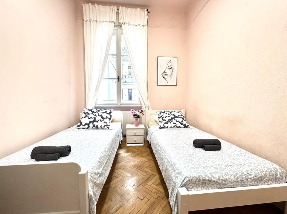 Y Central Station Private Rooms Apartment in Budapest