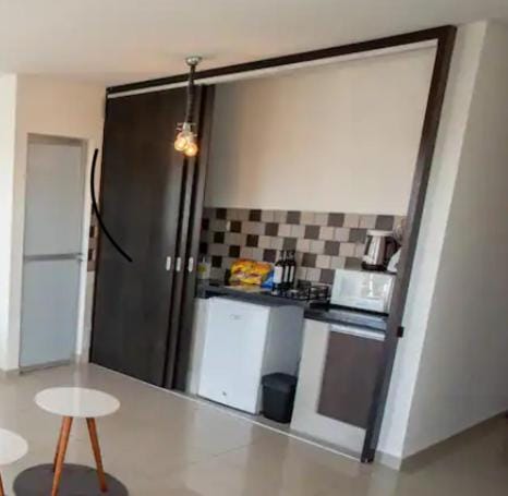 Kitchen or kitchenette, Dining area, minibar, oven, stove