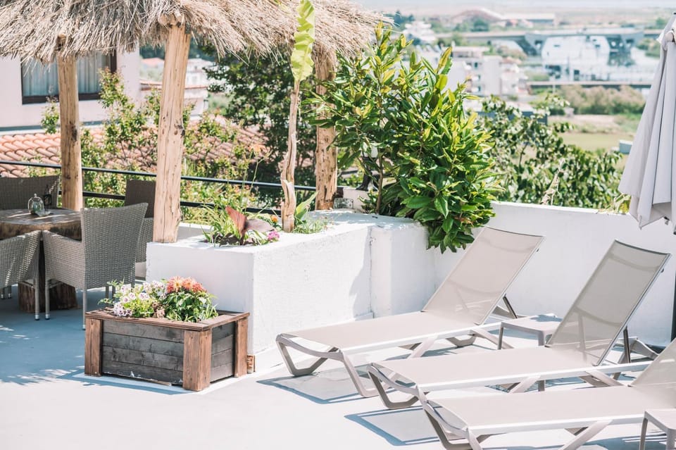 Patio, Natural landscape, Swimming pool, sunbed, Internal: Not applicable to any particular room