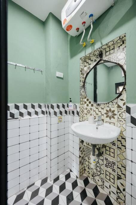 1min to Trainstreet- Duplex 3brs Apartment in Hanoi