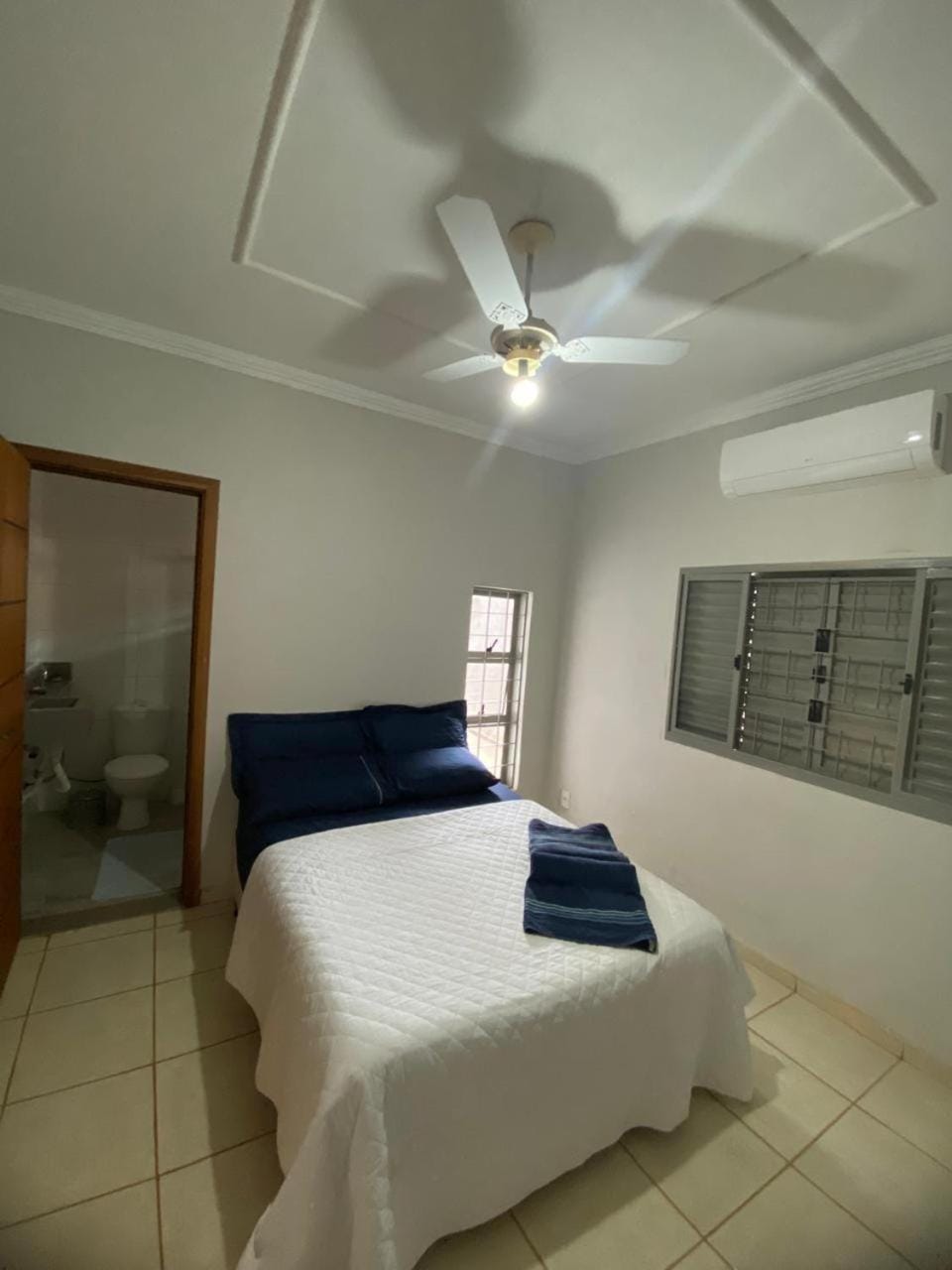Bedroom, air conditioner