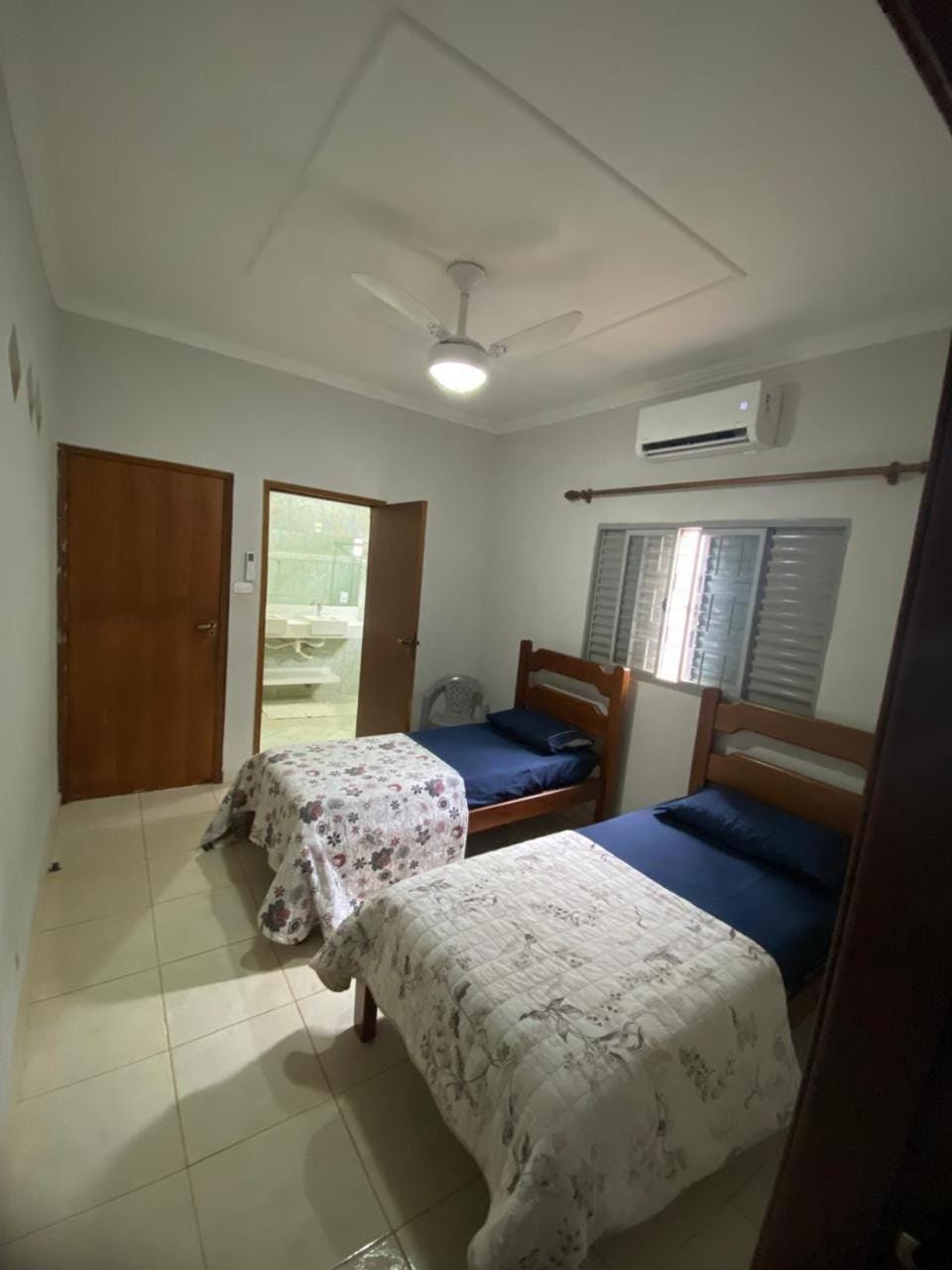 Bed, Photo of the whole room, Bedroom, air conditioner