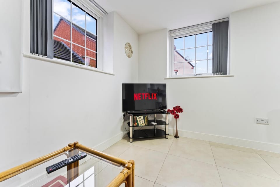 Communal lounge/ TV room, TV and multimedia, Seating area