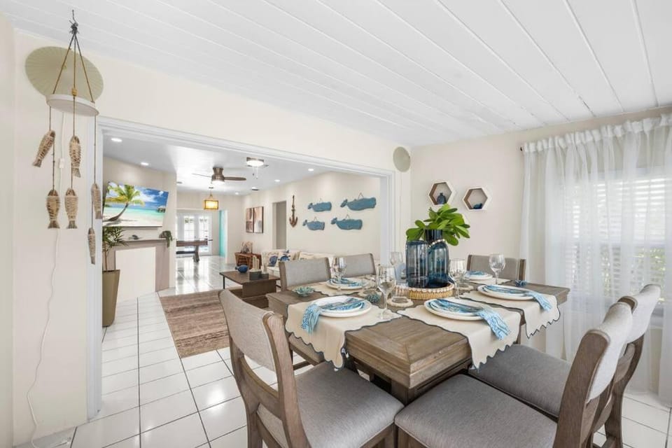 Living room, Dining area