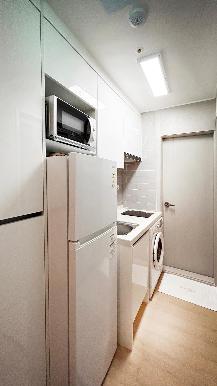 Kitchen or kitchenette, washing machine