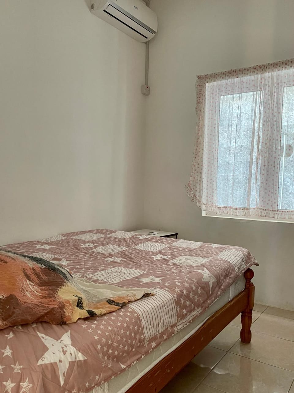 Bed, Bedroom, wardrobe, air conditioner