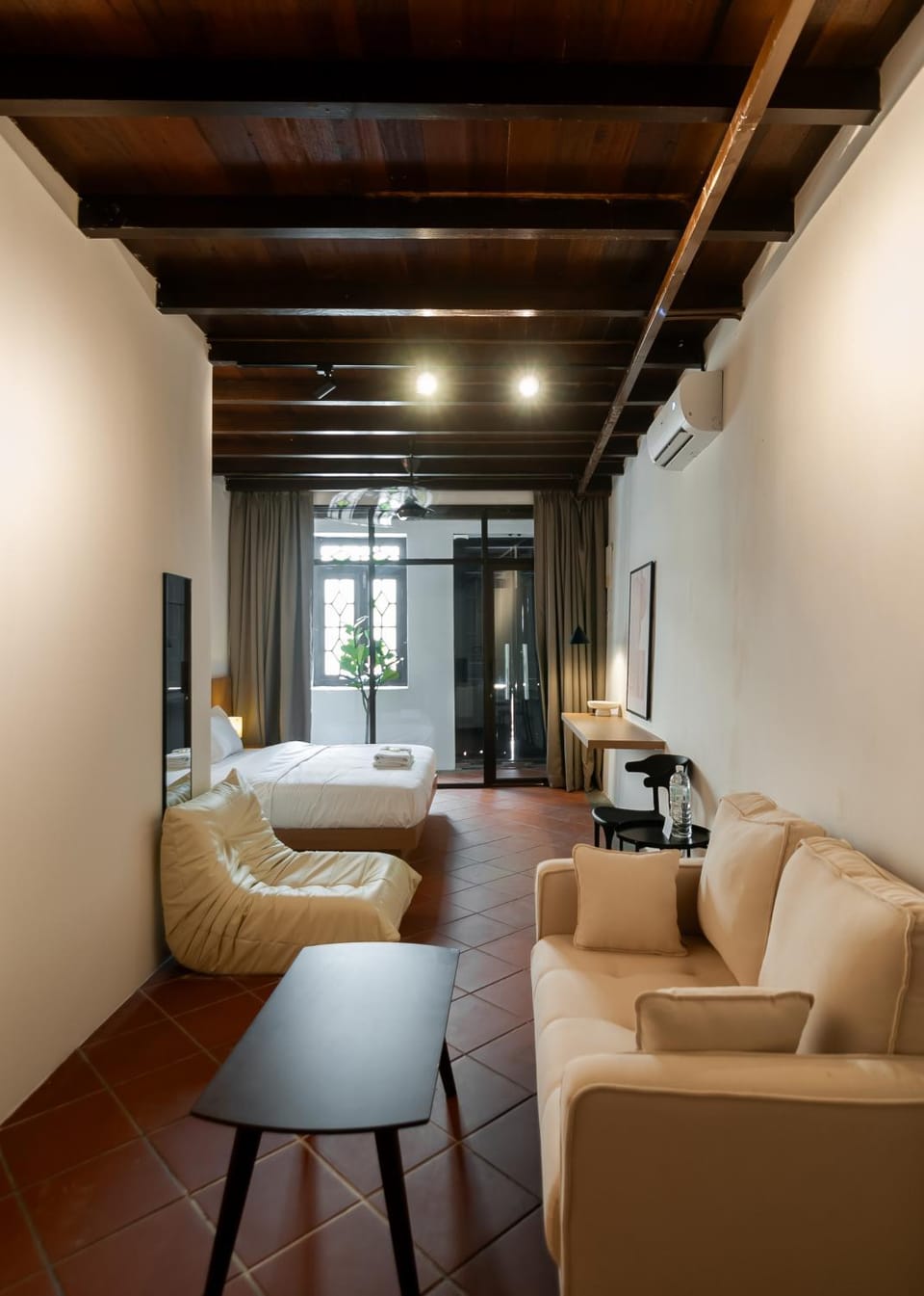 Bed, Balcony/Terrace, Photo of the whole room, Seating area, Bedroom, air conditioner