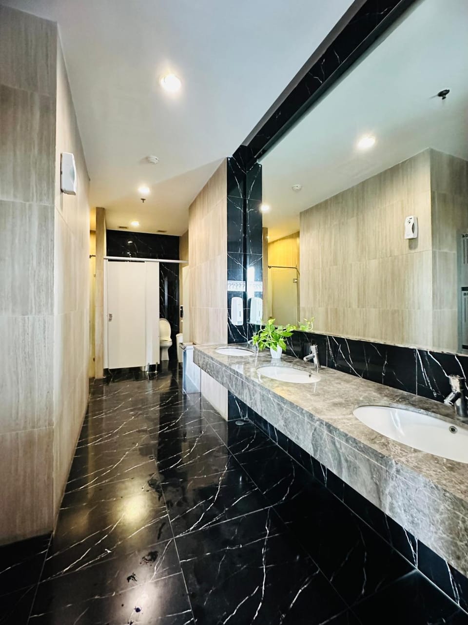 Chic Studio Anderson Tower Apartment in Surabaya