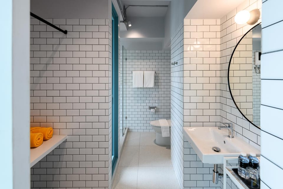 Shower, Toilet, Bathroom, towels