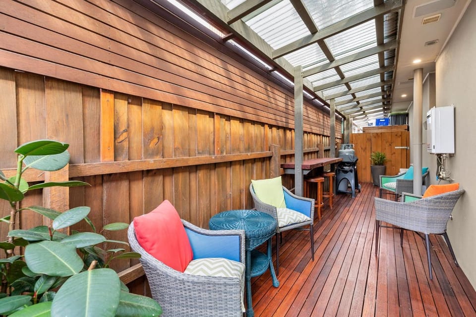 Cosy Esplanade Unit 8 Steps to Beach & Cafes Apartment in Torquay