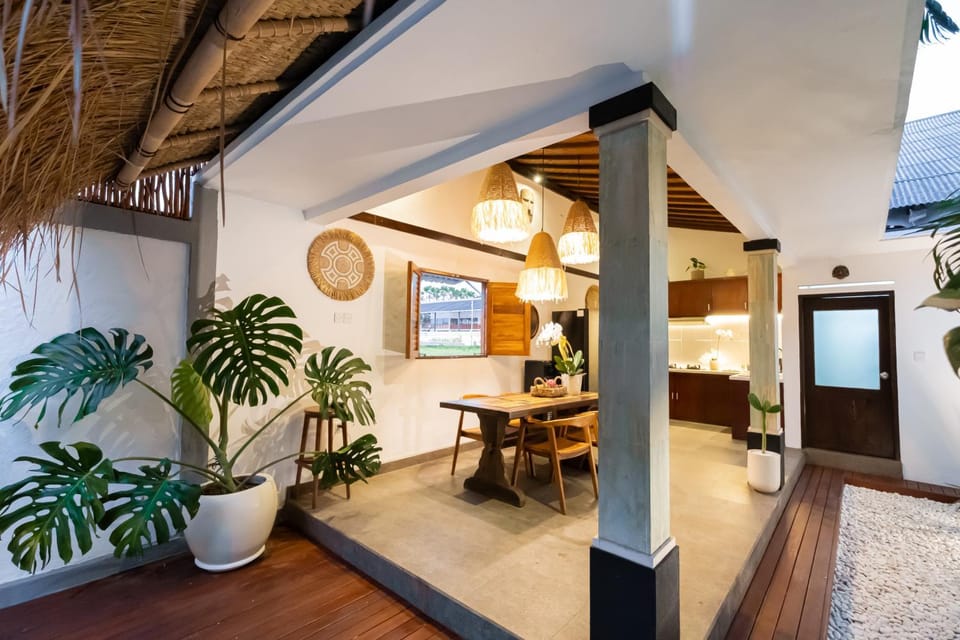 Kitchen or kitchenette, Seating area
