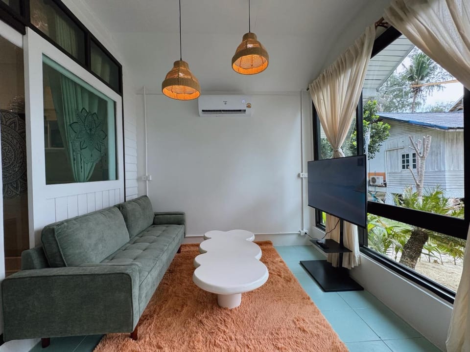 Beach front House House in Ko Pha-ngan Sub-district